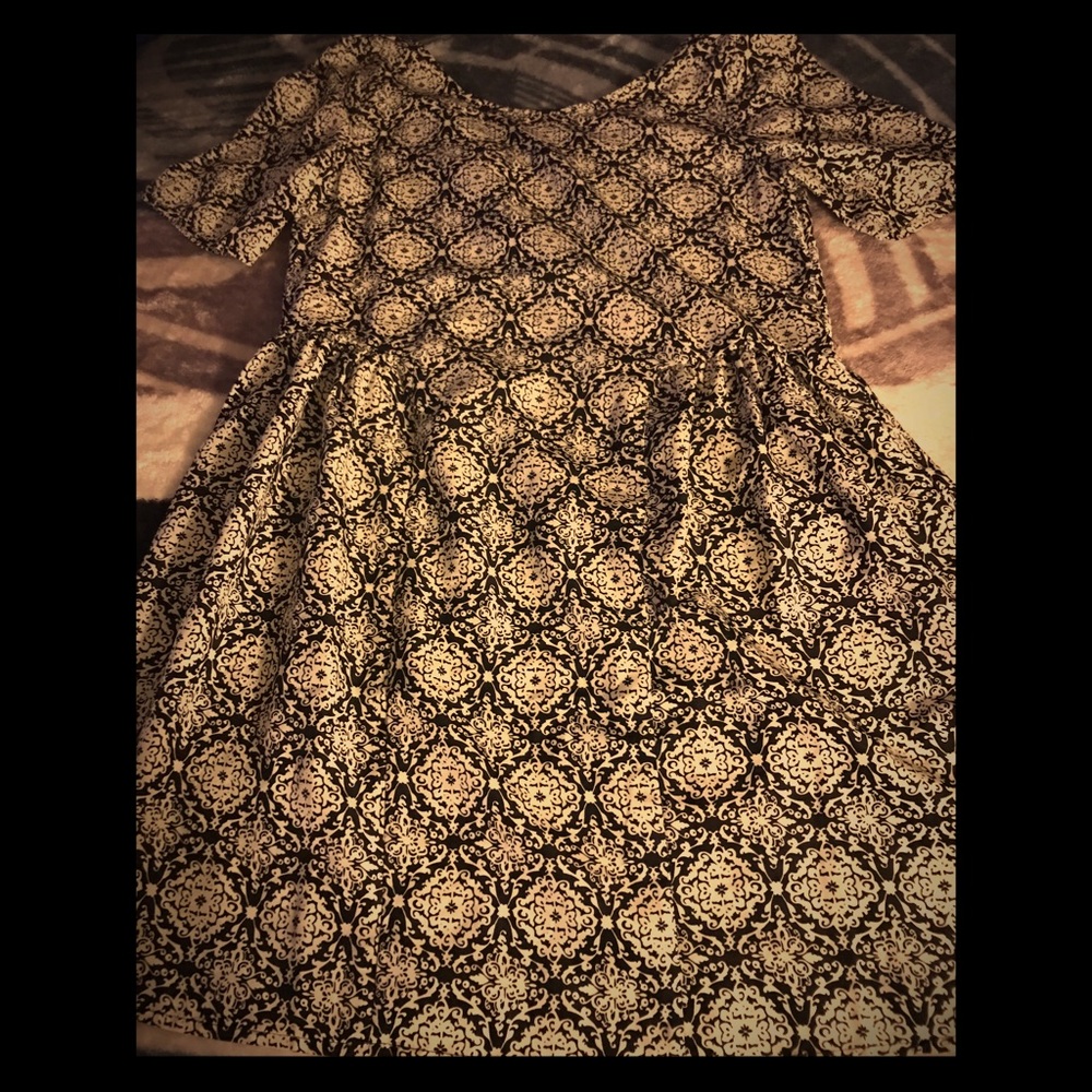 Patterned black and white dressed